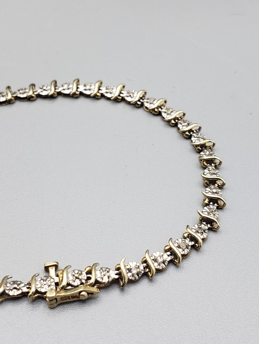 10k Gold w/ Diamonds Tennis Bracelet - Elegant Women's Jewelry